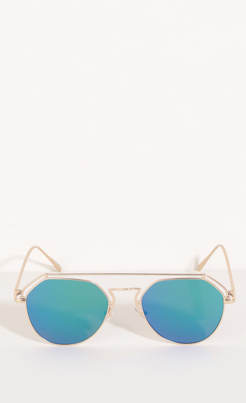 Picture Wire Detail Sunglasses In Sea Green. Source: https://media-img.lucyinthesky.com/data/Sep16_2/850xAUTO/0Y5A1907.JPG
