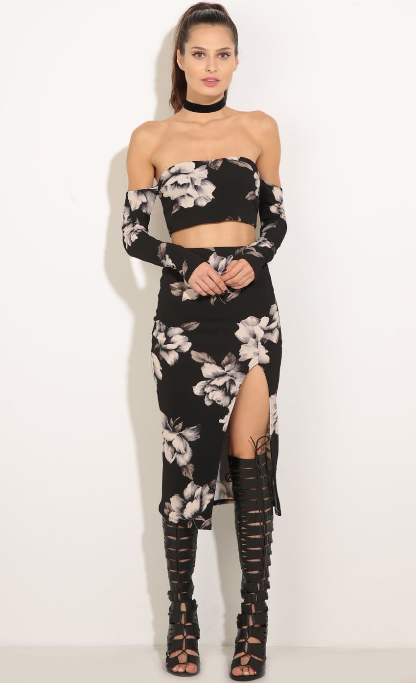 Picture Open Shoulder Floral Two Piece Dress Set In Black. Source: https://media-img.lucyinthesky.com/data/Sep16_2/850xAUTO/0Y5A2514.JPG