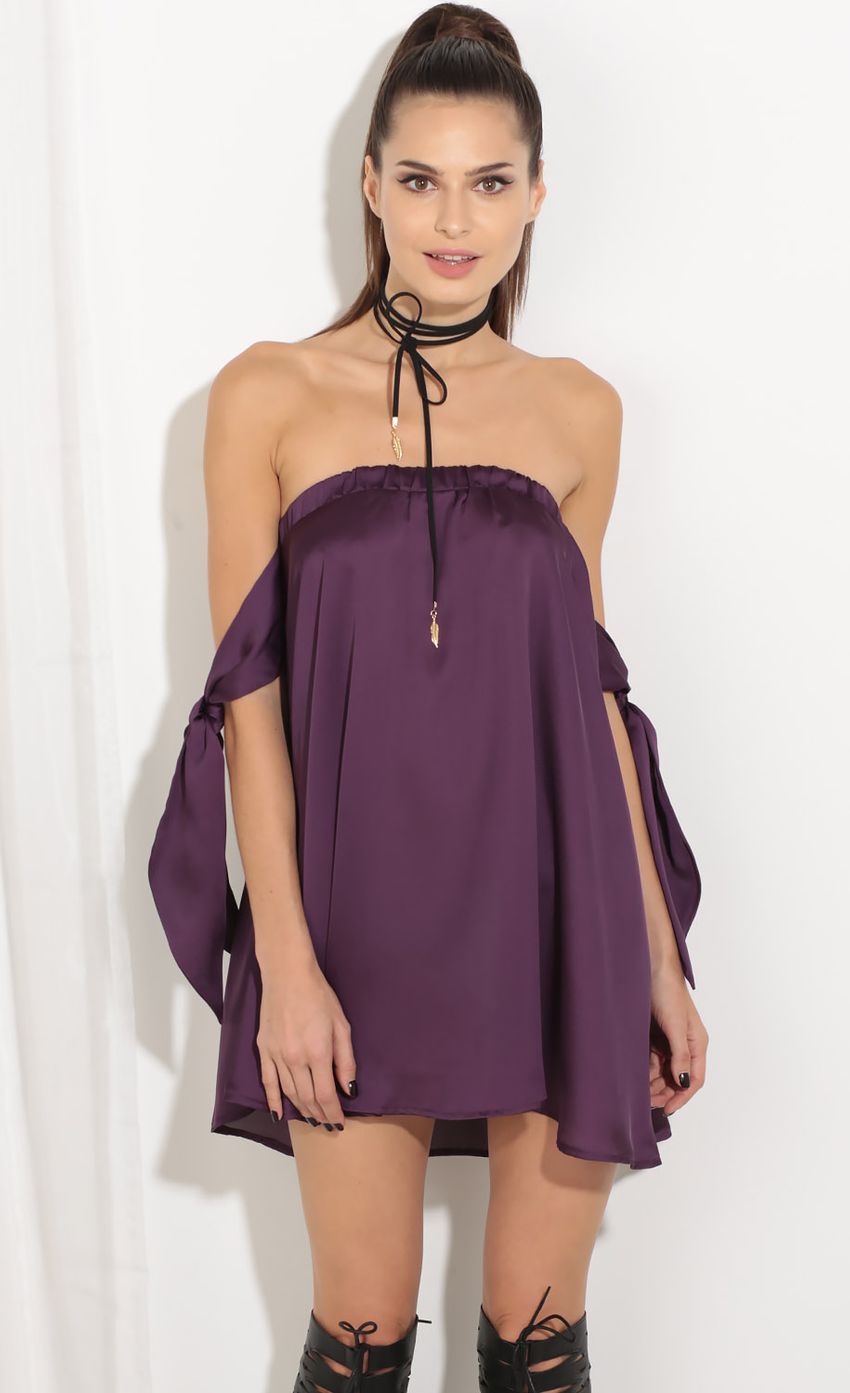 Picture Strapless Tie Dress In Plum. Source: https://media-img.lucyinthesky.com/data/Sep16_2/850xAUTO/0Y5A8475.JPG