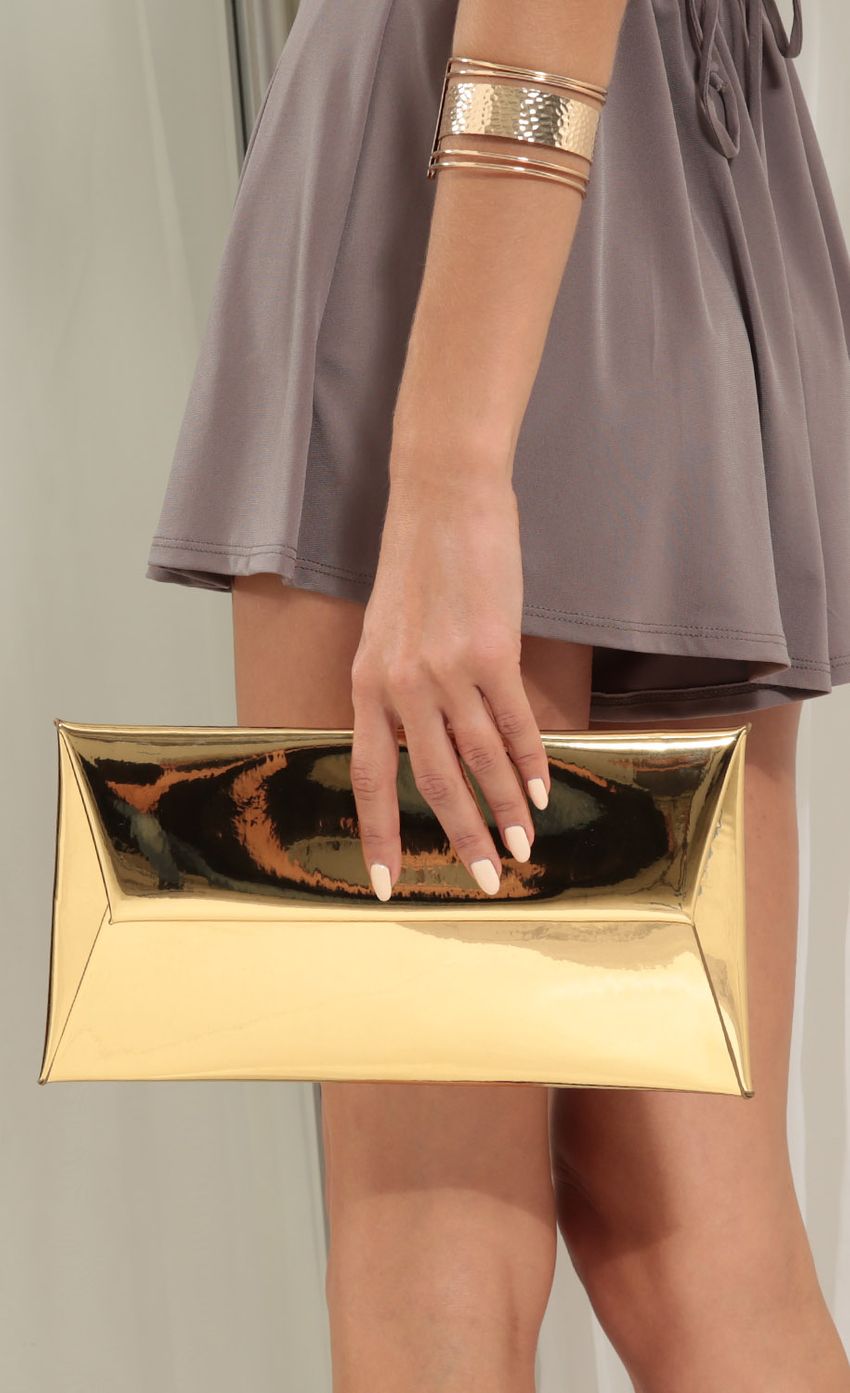 Picture Gold Metallic Clutch. Source: https://media-img.lucyinthesky.com/data/Sep17_1/850xAUTO/0Y5A7691SS.JPG