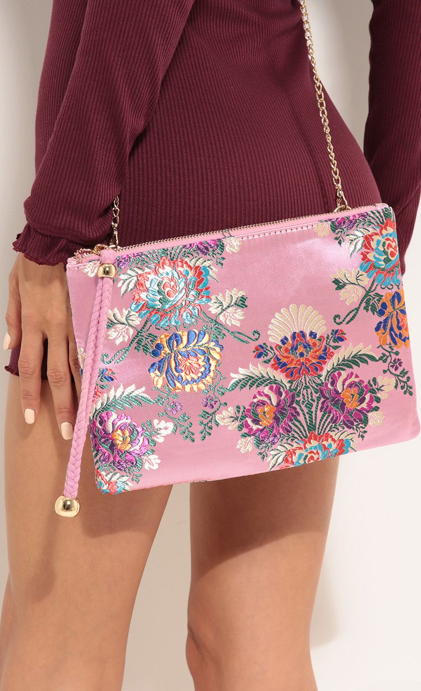 Picture Floral Print Clutch. Source: https://media-img.lucyinthesky.com/data/Sep17_2/850xAUTO/0Y5A1580S.JPG