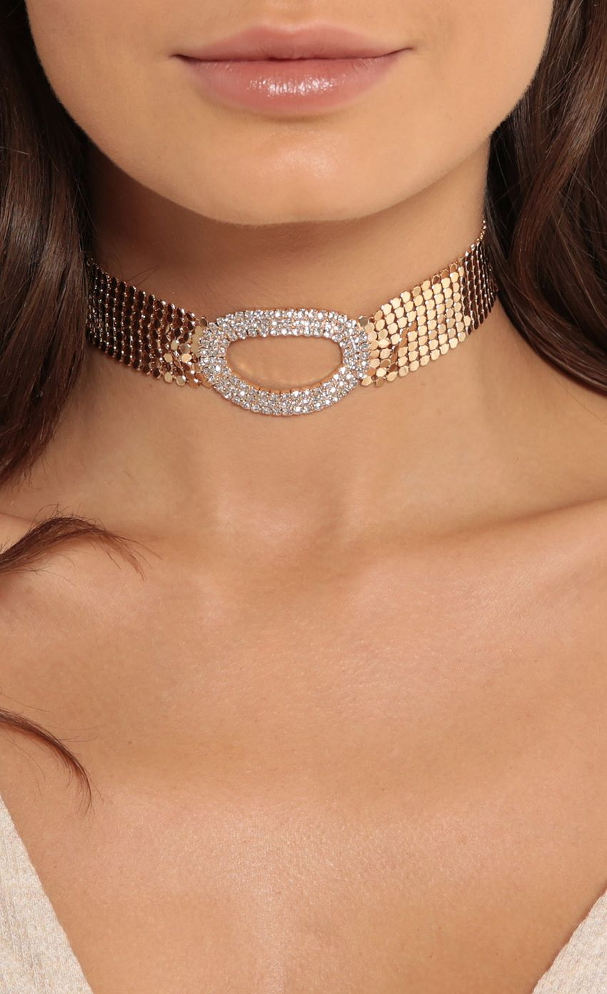 Picture Oval Chainmail Choker Set. Source: https://media-img.lucyinthesky.com/data/Sep17_2/850xAUTO/0Y5A3178SS.JPG