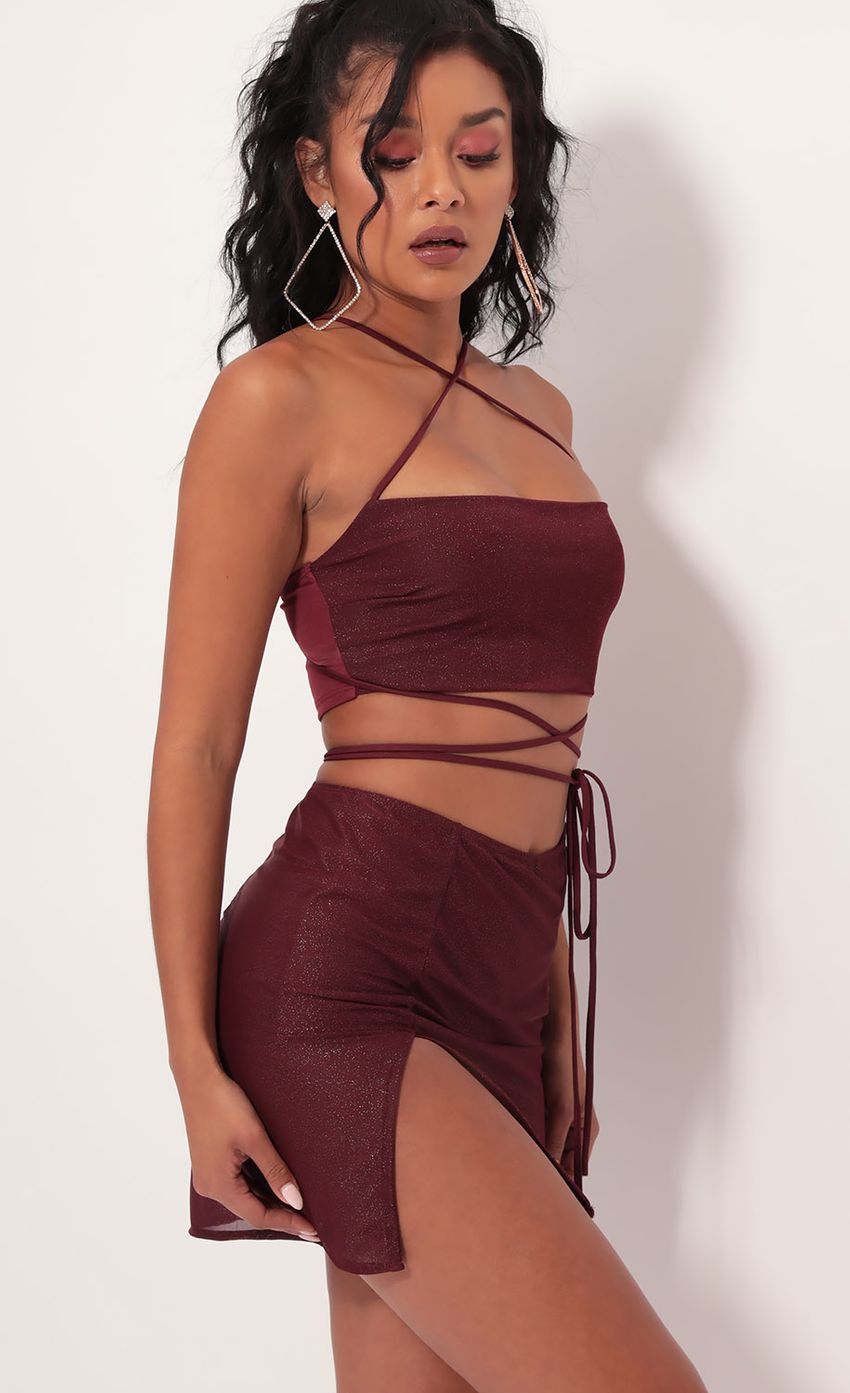 Picture Leslie Shimmer Mesh Set in Burgundy. Source: https://media-img.lucyinthesky.com/data/Sep19_2/850xAUTO/781A3087.JPG