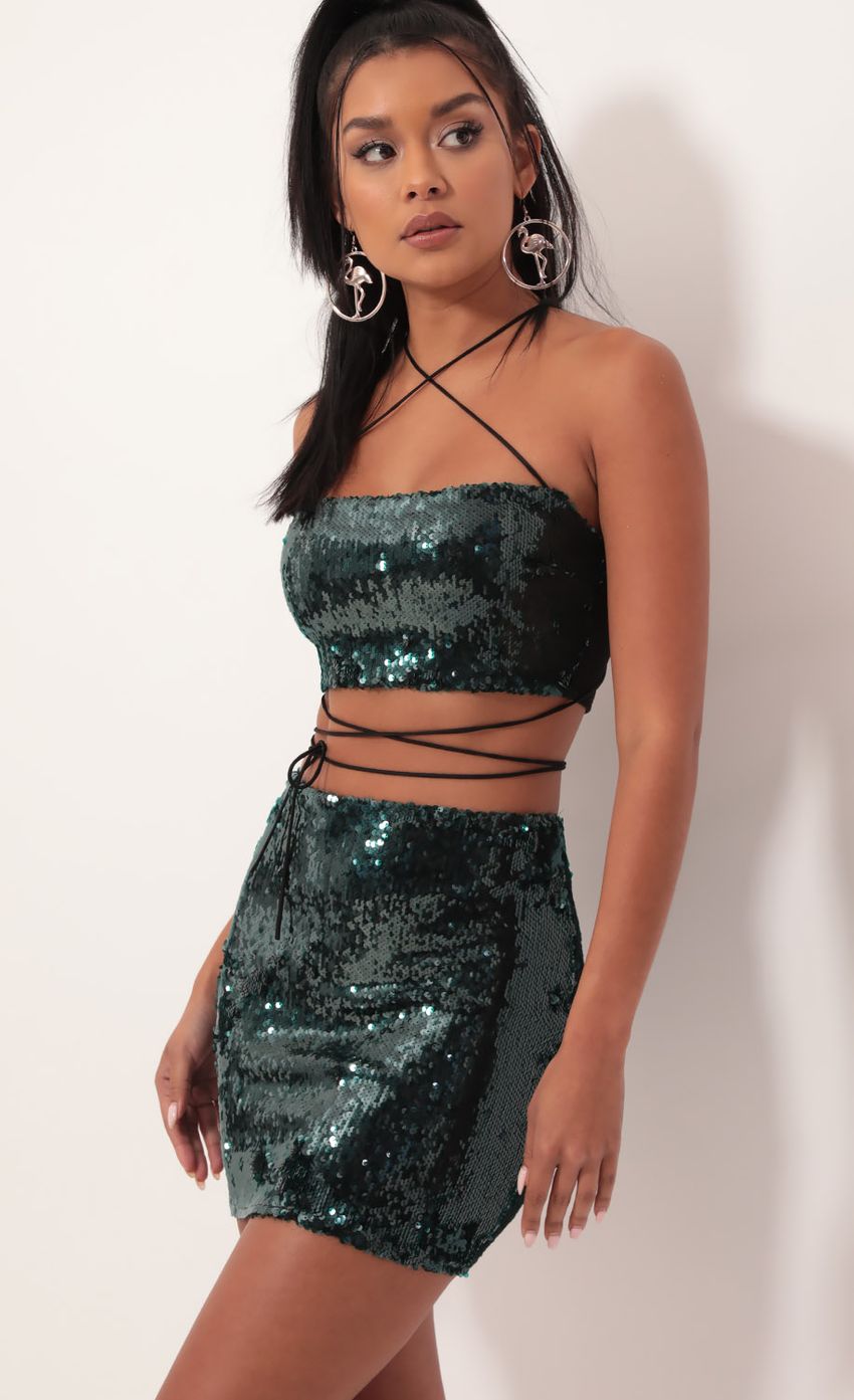 Picture Eva Sequin Set in Hunter Green. Source: https://media-img.lucyinthesky.com/data/Sep19_2/850xAUTO/781A4282.JPG