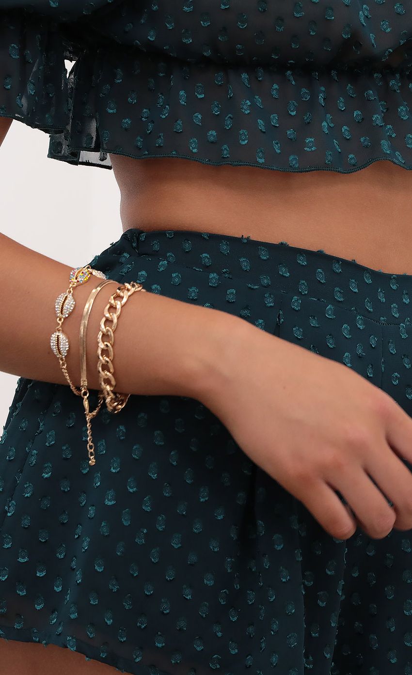 Picture Fun In The Sun Seashell Bracelet Set In Gold. Source: https://media-img.lucyinthesky.com/data/Sep20_1/850xAUTO/781A2682.JPG