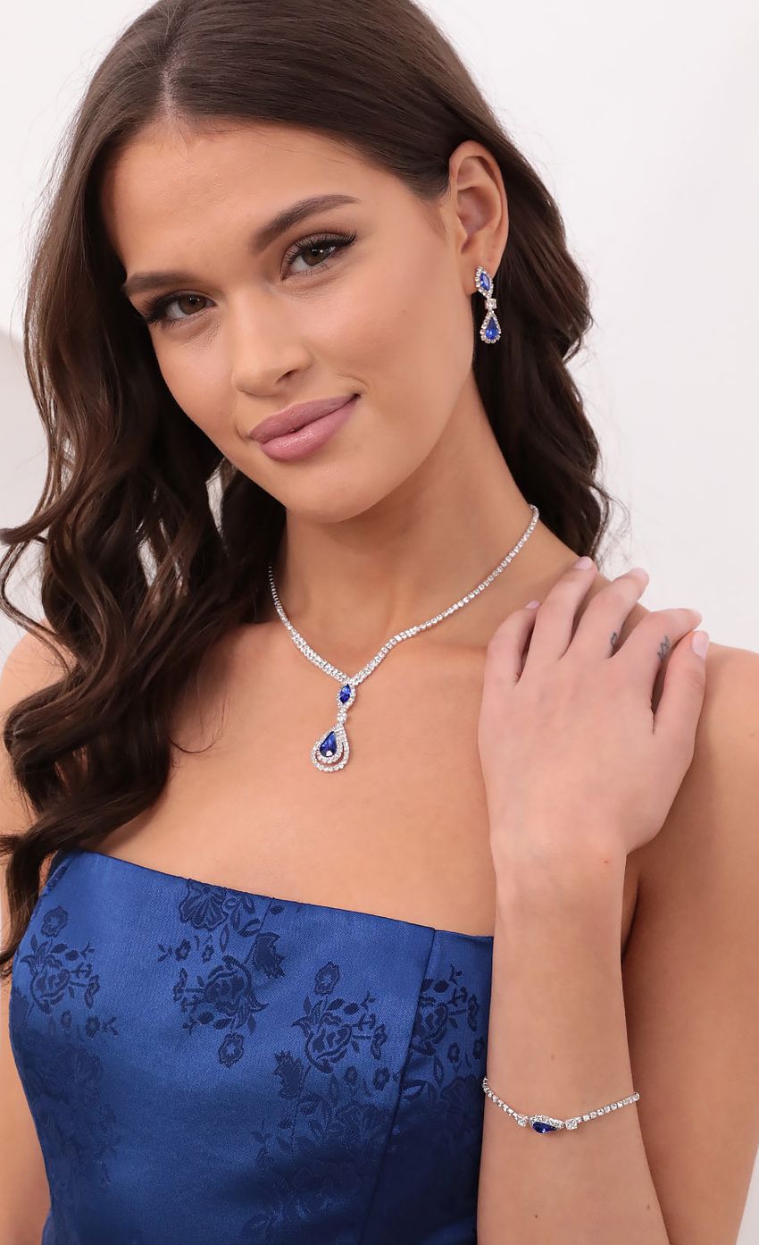 Picture Royal Affair Crystal Necklace Set in Blue. Source: https://media-img.lucyinthesky.com/data/Sep21_2/850xAUTO/1V9A3174.JPG