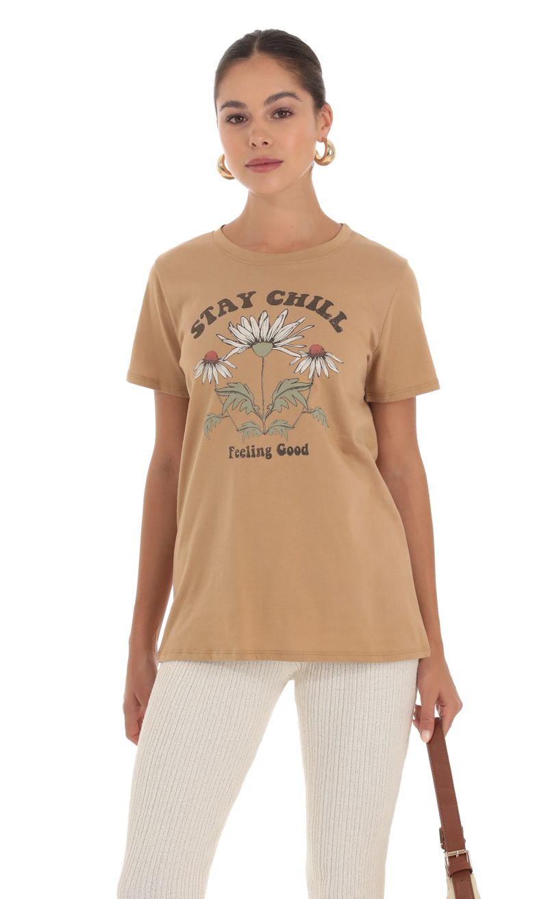 Feeling chill? Slip into this sustainable cotton-jersey graphic tee, and  get your stylish look ready for your lazy days.