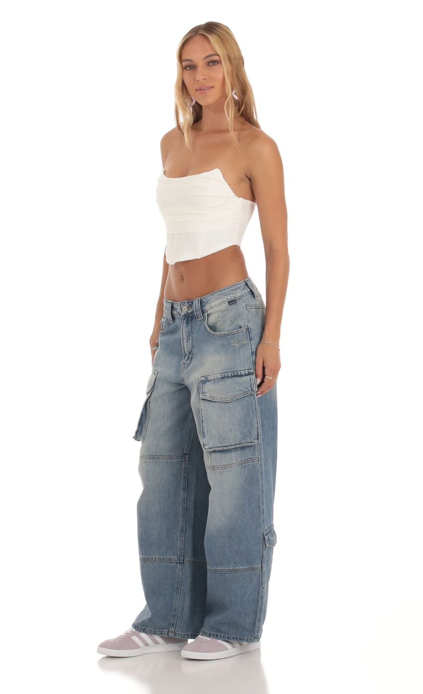 Picture Baggy Cargo Jeans in Denim. Source: https://media-img.lucyinthesky.com/data/Sep23/850xAUTO/15e89ba0-26b6-41c5-bbde-b5f26cc85331.jpg