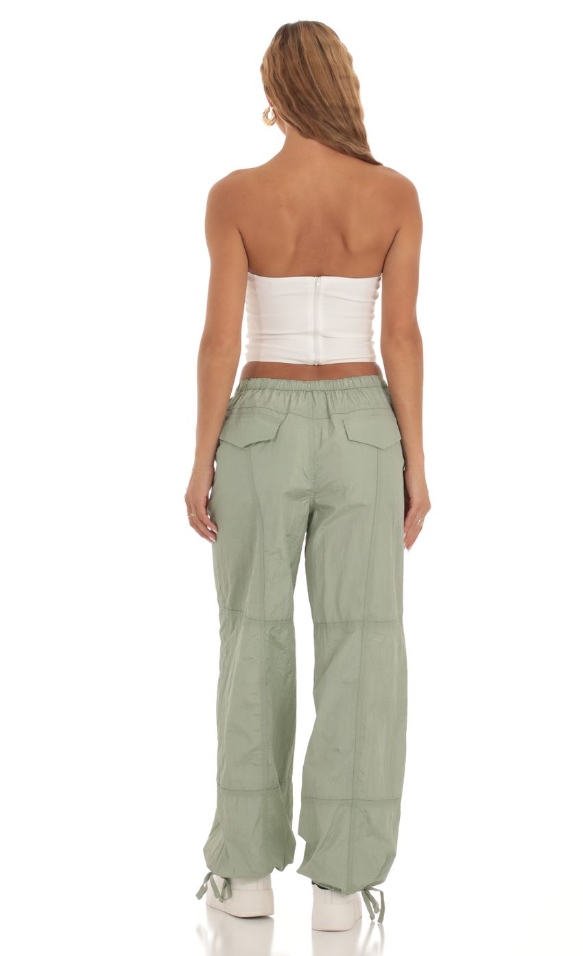 Picture Lightweight Pants in Green. Source: https://media-img.lucyinthesky.com/data/Sep23/850xAUTO/28a72d94-e680-4ea1-aed4-e14c357cf686.jpg