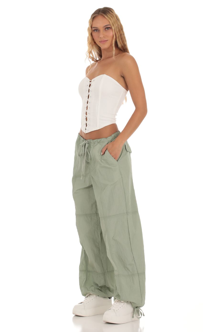 Picture Lightweight Pants in Green. Source: https://media-img.lucyinthesky.com/data/Sep23/850xAUTO/3a13f31f-7df9-4003-bc22-16636e8c78aa.jpg