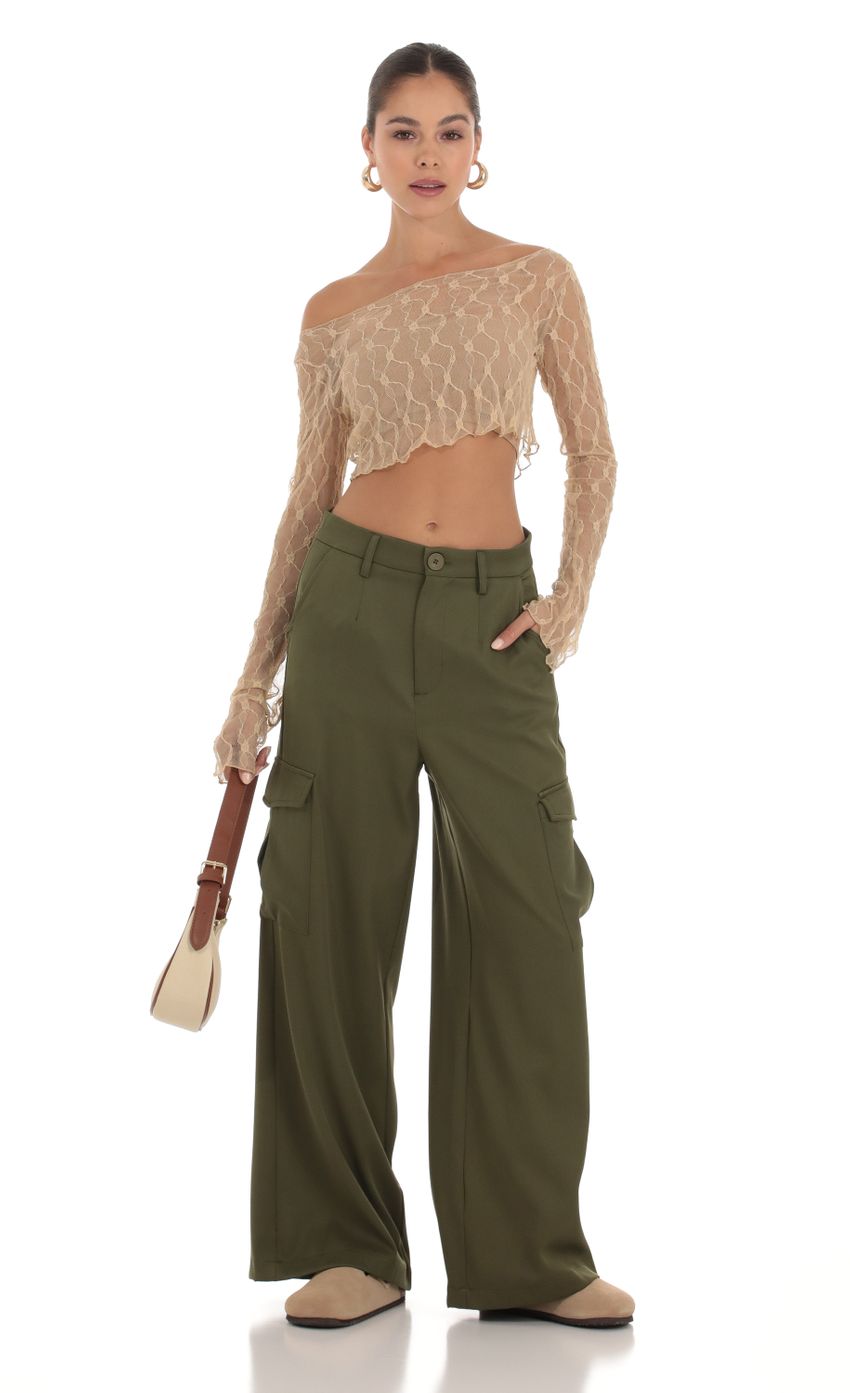 Picture Wide Leg Cargo Pants in Green. Source: https://media-img.lucyinthesky.com/data/Sep23/850xAUTO/6d014825-dbd9-4073-a817-15203e7b915e.jpg