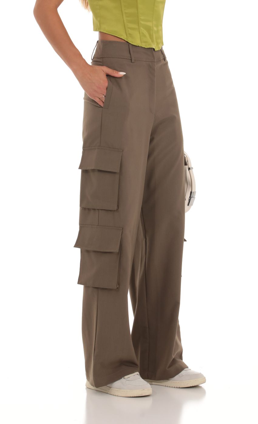 Picture Cargo Pants in Brown. Source: https://media-img.lucyinthesky.com/data/Sep23/850xAUTO/a5cd67a7-cea9-4b9f-bf2e-5d044ed0d730.jpg