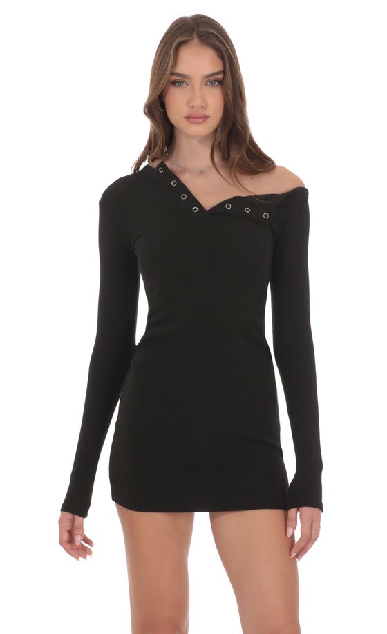 Платье с открытыми плечами