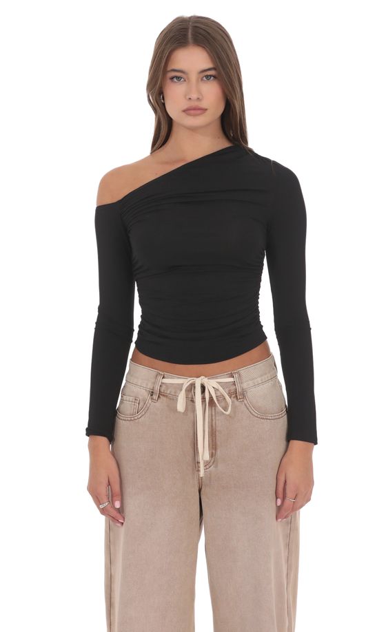 Топ с открытыми плечами в чёрном цвете