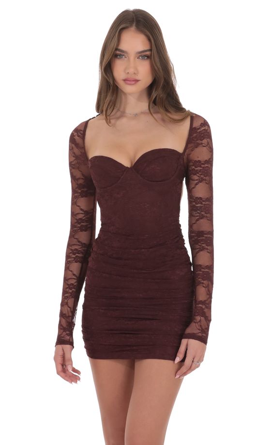 Кружевное платье-футляр с длинным рукавом