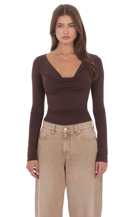 Топ с драпированным воротом и длинными рукавами