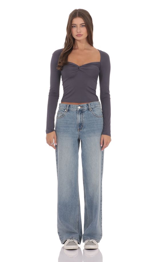 Джинсы с заниженной талией и свободным кроем