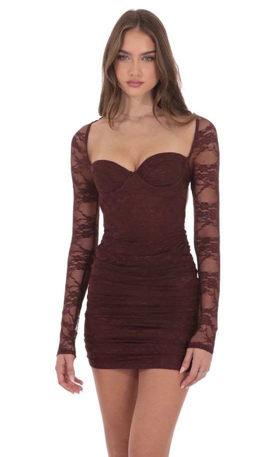 Кружевное платье-футляр с длинным рукавом