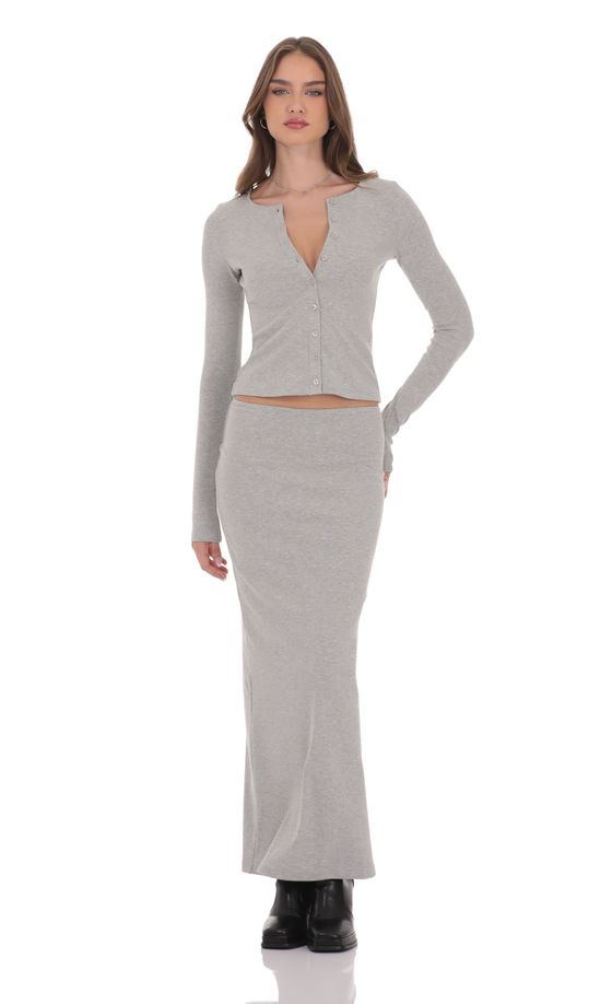 Серая макси-юбка в рубчик