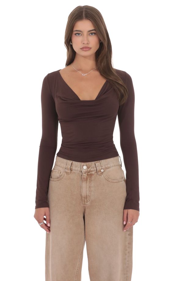 Топ с драпированным воротом и длинными рукавами