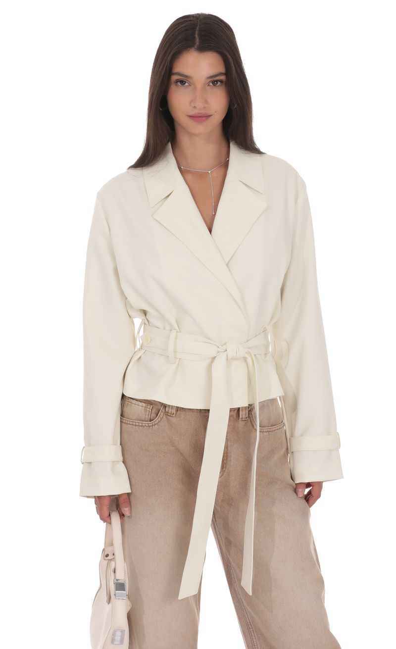 elu. エル　Ragdoll short coat / Ivory コート Belted Short Trench Coat in Ivory | LUCY IN THE SKY