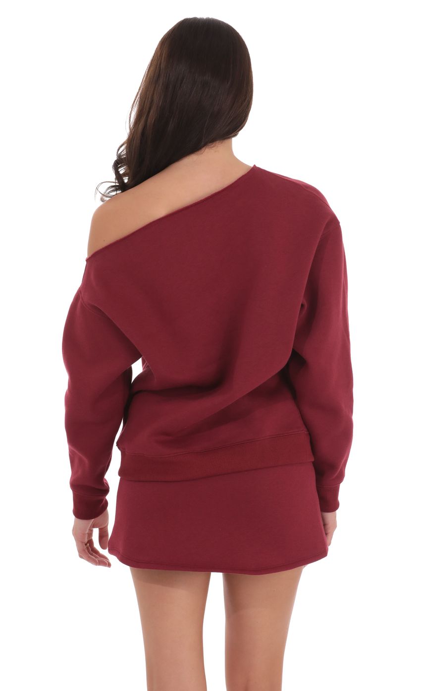 Picture Cut Off Shoulder Jumper in Maroon. Source: https://media-img.lucyinthesky.com/data/product-media/850xAUTO/03185229-d1ab-4b71-ac01-11a06f3b448c.jpg