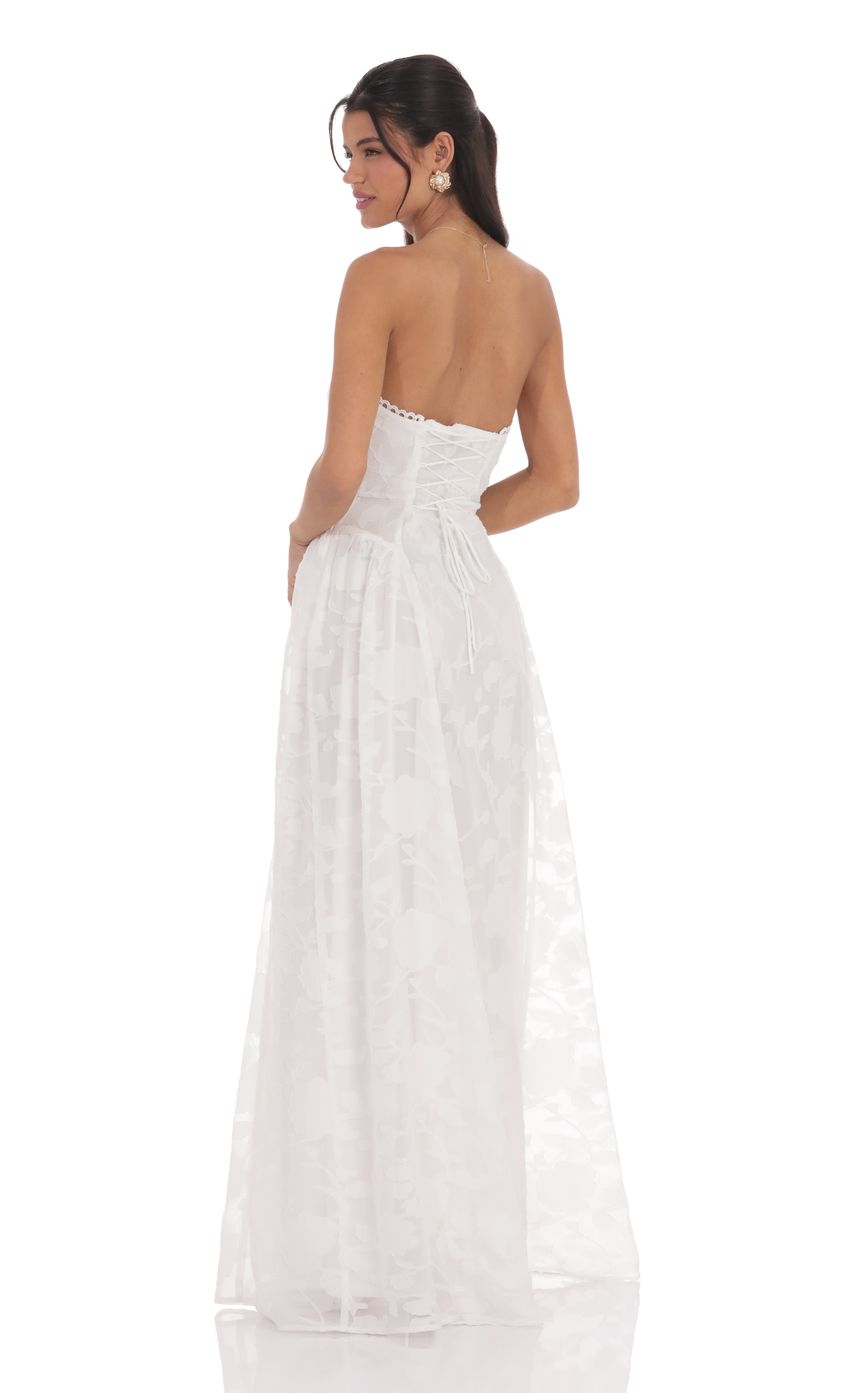 Picture Floral Lace-Up Maxi Dress in White. Source: https://media-img.lucyinthesky.com/data/product-media/850xAUTO/099a9871-18df-4860-8efa-6619c8e5c862.jpg