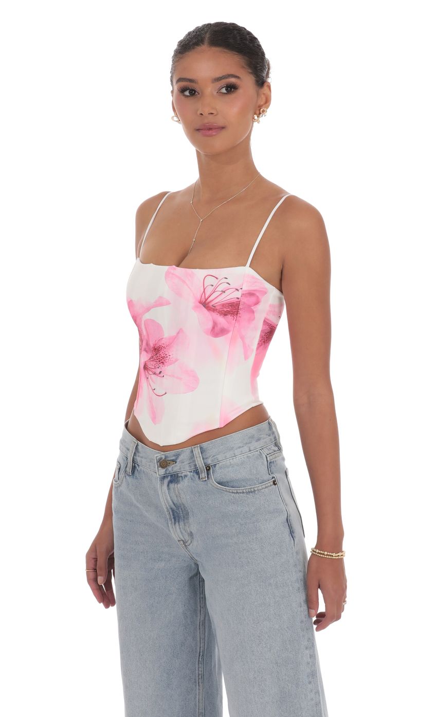 Picture Pointed Floral Corset Top in White. Source: https://media-img.lucyinthesky.com/data/product-media/850xAUTO/0ba7c7e8-52e2-47bd-a674-35a970aa1644.jpg