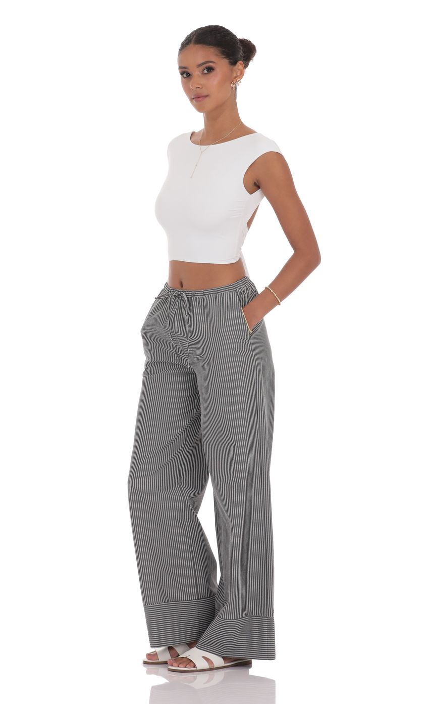 Picture Pinstripe Straight leg Pants in Grey. Source: https://media-img.lucyinthesky.com/data/product-media/850xAUTO/14606f70-c19d-455d-8109-fd66f09deafa.jpg