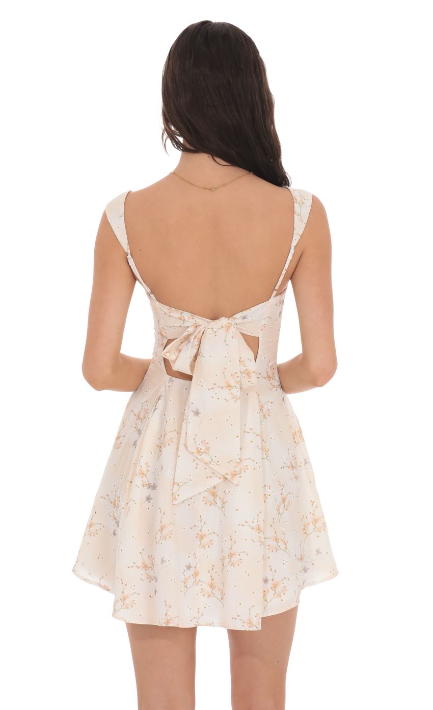 Picture Floral Fit and Flare Dress in Cream Swirl. Source: https://media-img.lucyinthesky.com/data/product-media/850xAUTO/18e18168-bad9-42fc-b018-01ede3b3ce69.jpg