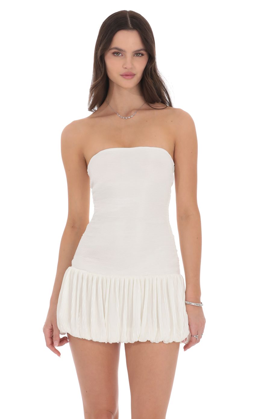 Picture Strapless Pleated Bubble Dress in White. Source: https://media-img.lucyinthesky.com/data/product-media/850xAUTO/1b8ae9e9-cf8e-4339-9971-336c597c0044.jpg