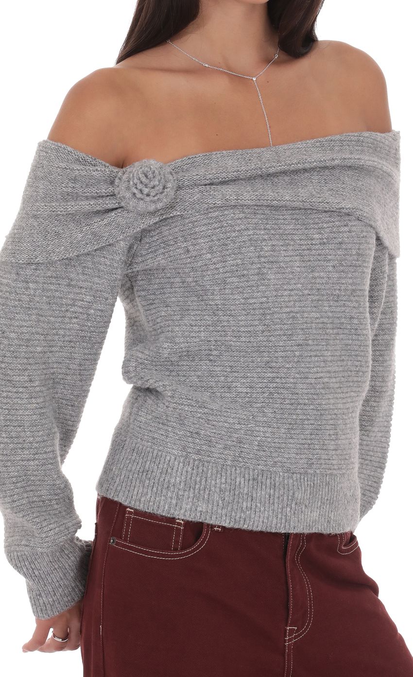 Изображение товара для Джемпер с розой и открытыми плечами