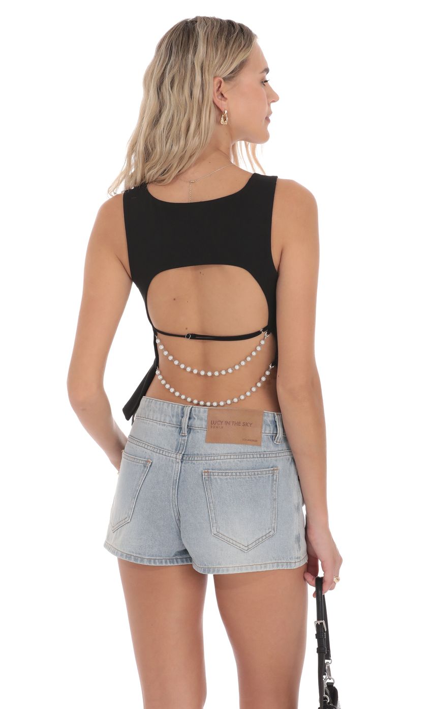 Picture Pearl Open back Top in Black. Source: https://media-img.lucyinthesky.com/data/product-media/850xAUTO/3cd61887-4782-4bab-8890-7c0b655f2b34.jpg