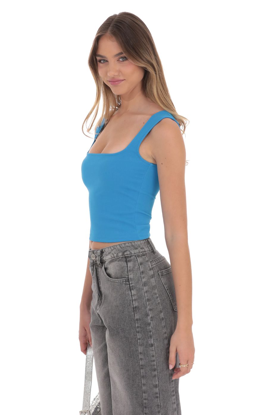 Picture Scoop Tank Top in Aqua Blue. Source: https://media-img.lucyinthesky.com/data/product-media/850xAUTO/4aa63367-a6ee-438c-b8eb-01b6832994b1.jpg