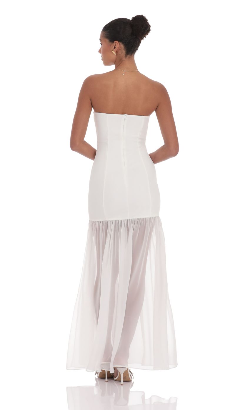 Picture Strapless Chiffon Drop Skirt Maxi Dress in White. Source: https://media-img.lucyinthesky.com/data/product-media/850xAUTO/5cb58b2b-2366-4a67-8121-a876db3b2c3d.jpg