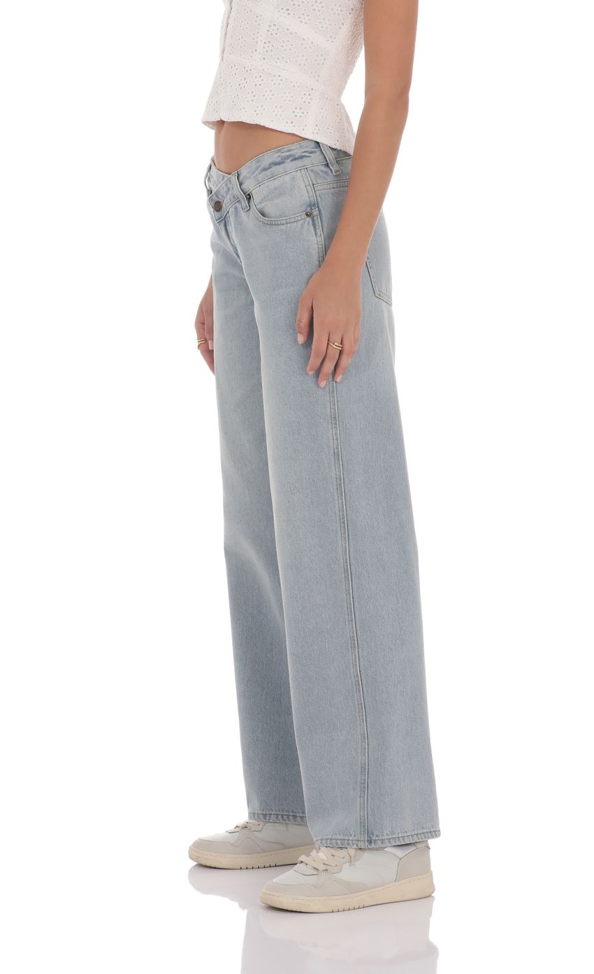 Picture Low Rise Cross Jeans in Blue. Source: https://media-img.lucyinthesky.com/data/product-media/850xAUTO/79b2933e-6e2f-4def-9a9c-19350c1584b8.jpg