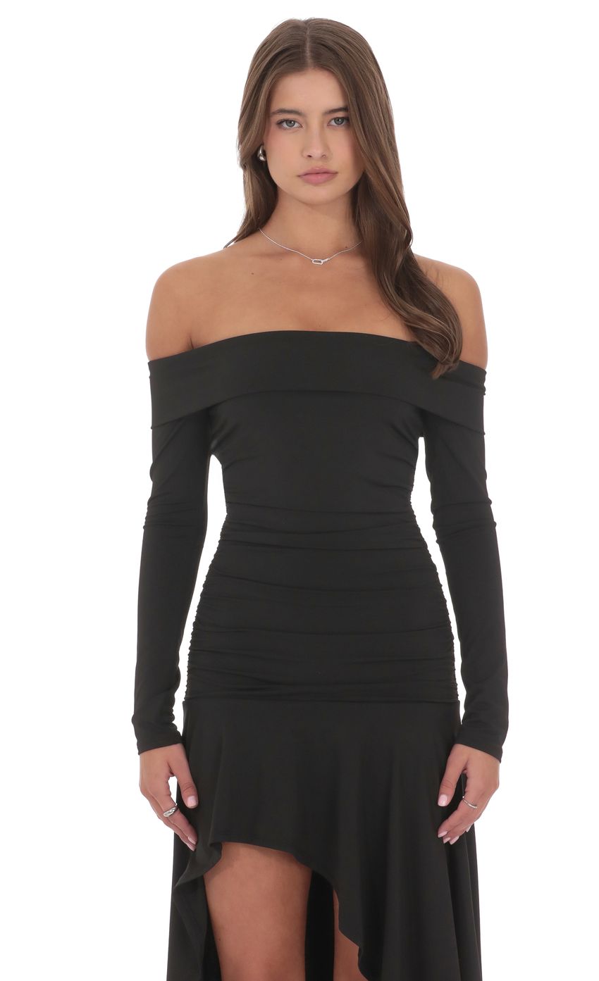 Изображение товара для Асимметричное платье с открытыми плечами в черном цвете