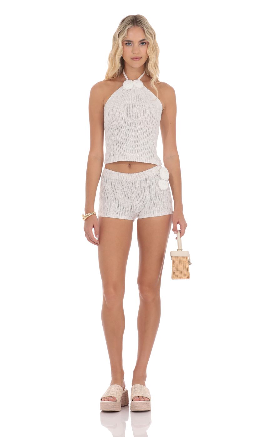 Picture Crochet Rosette Shorts in White. Source: https://media-img.lucyinthesky.com/data/product-media/850xAUTO/886daed3-d8ef-42e2-a597-0b15ece7a156.jpg