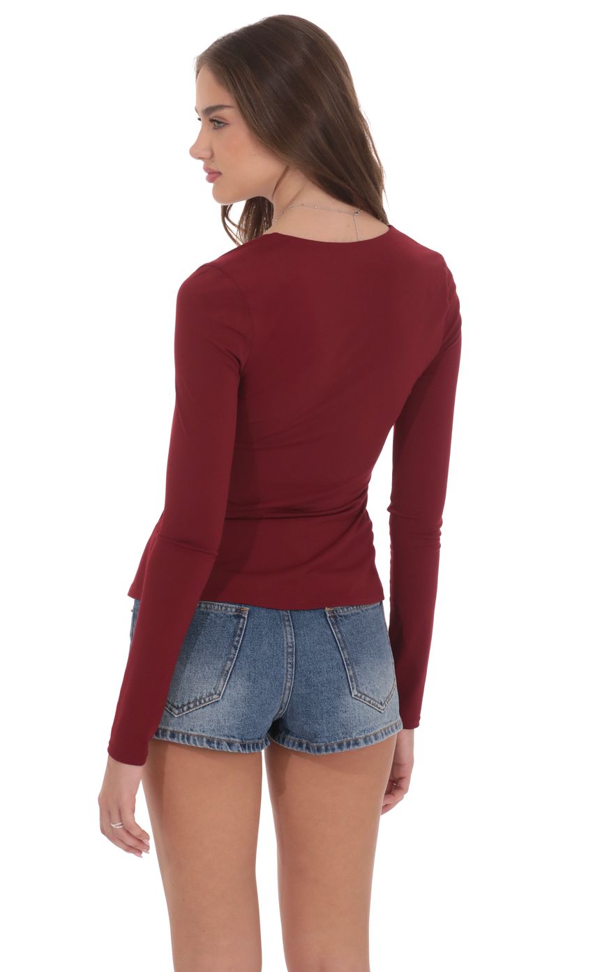 Изображение товара для Топ с розой и летящими деталями бордовый