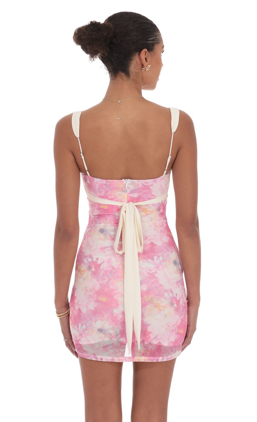 Picture Two-Tone Floral Mesh Bodycon Dress in Pink. Source: https://media-img.lucyinthesky.com/data/product-media/850xAUTO/9c0a6b42-9e3f-446b-9aad-f3dd1279371d.jpg