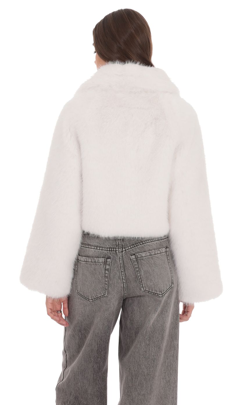 Изображение товара для Шуба из эко-меха молочного оттенка