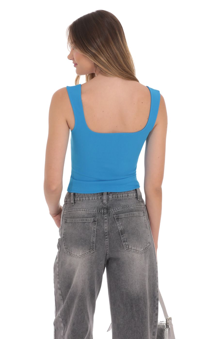 Picture Scoop Tank Top in Aqua Blue. Source: https://media-img.lucyinthesky.com/data/product-media/850xAUTO/c0215634-4030-444a-b955-ff076bc94870.jpg