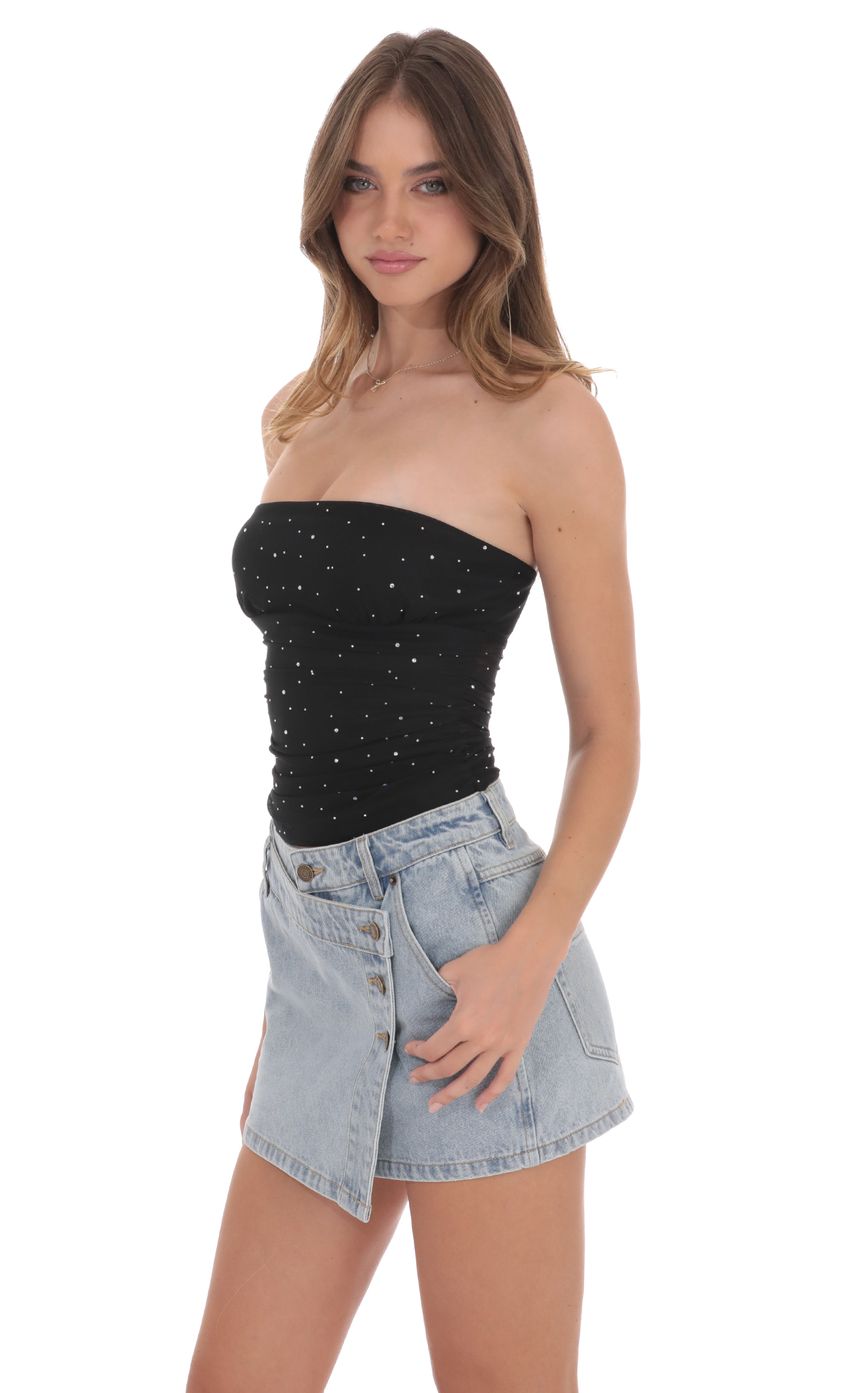 Picture Overlap Button Denim Skirt in Light Blue. Source: https://media-img.lucyinthesky.com/data/product-media/850xAUTO/dfe689de-7761-4bde-a00f-cd1a96661351.jpg
