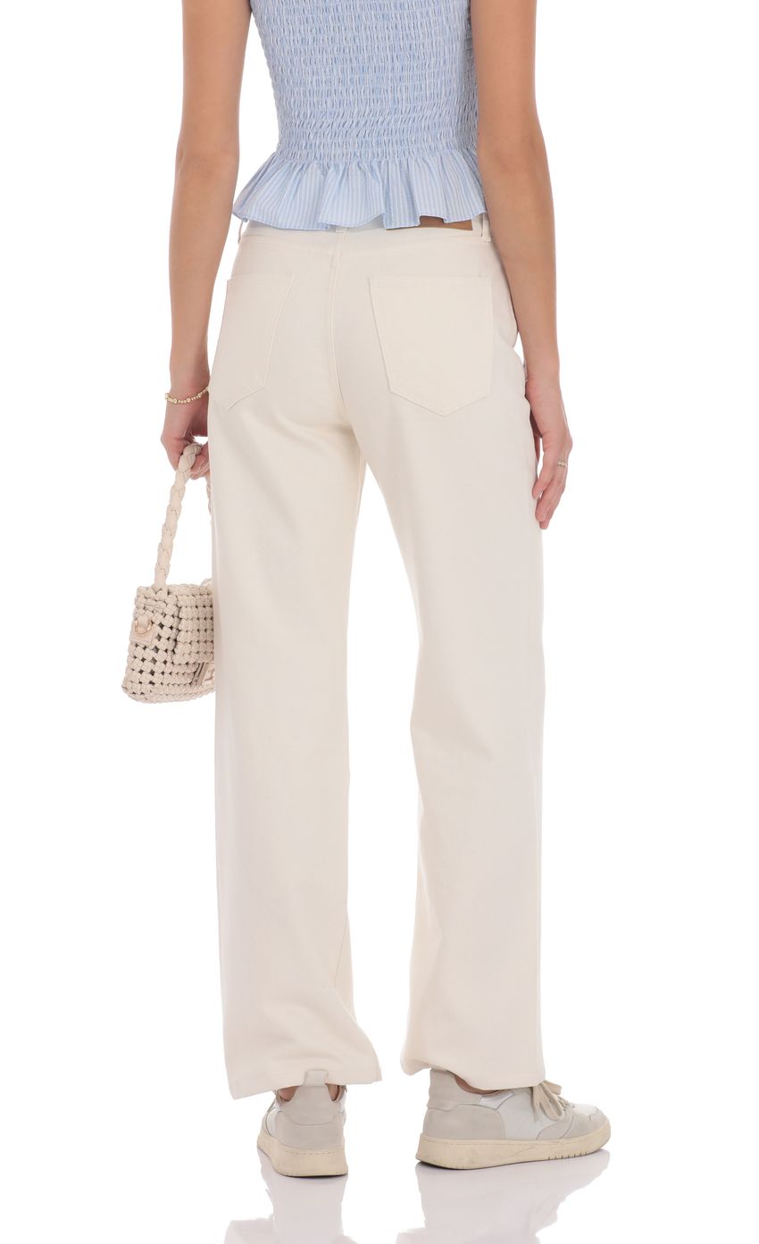 Picture Straight Leg Mid-Rise Jeans in Cream. Source: https://media-img.lucyinthesky.com/data/product-media/850xAUTO/e7e19e9f-fc36-4d8d-8c92-4321e621fa53.jpg