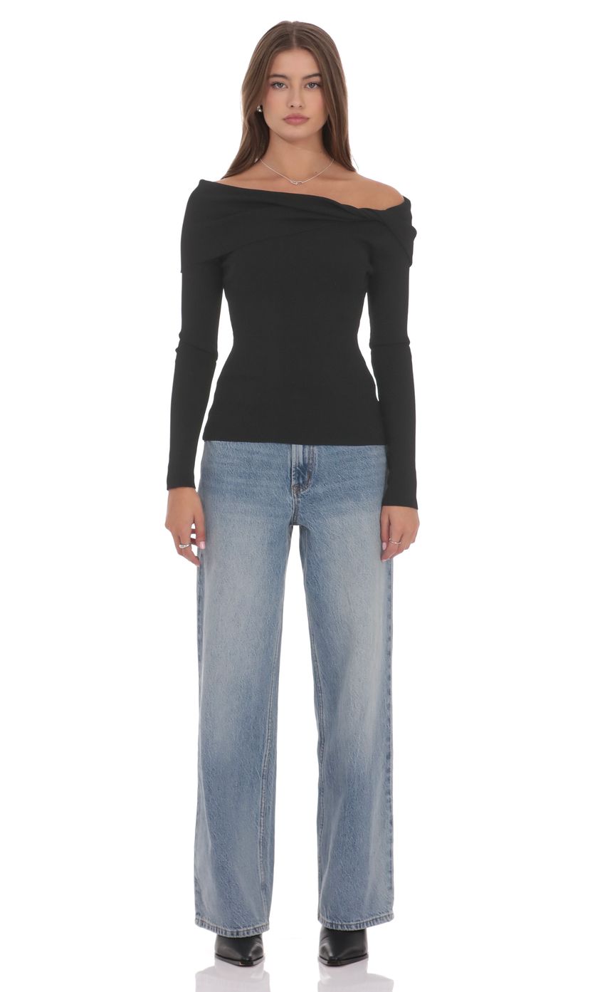 Изображение товара для Джемпер с асимметричным вырезом в черном цвете