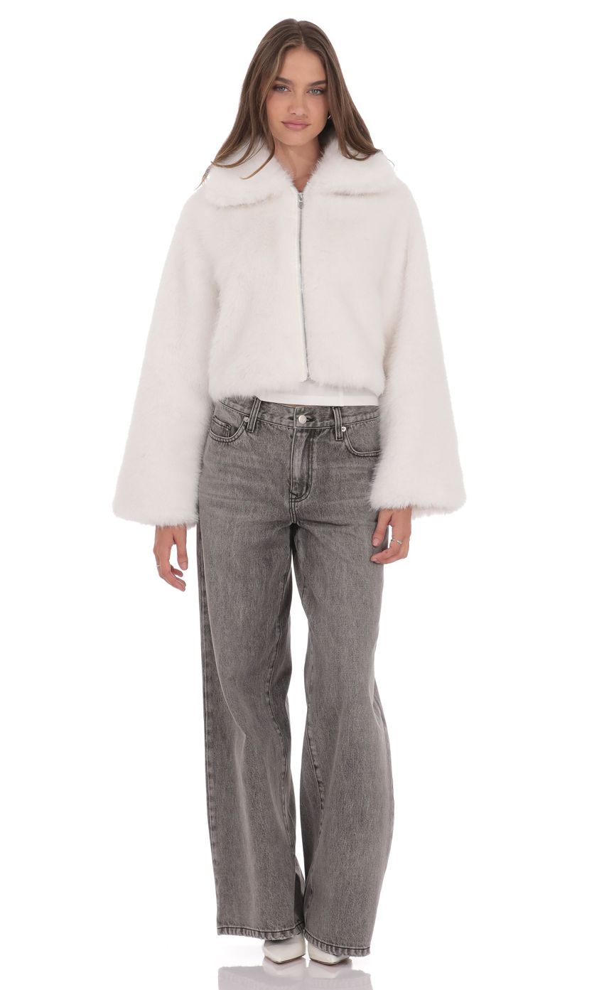 Изображение товара для Шуба из эко-меха молочного оттенка