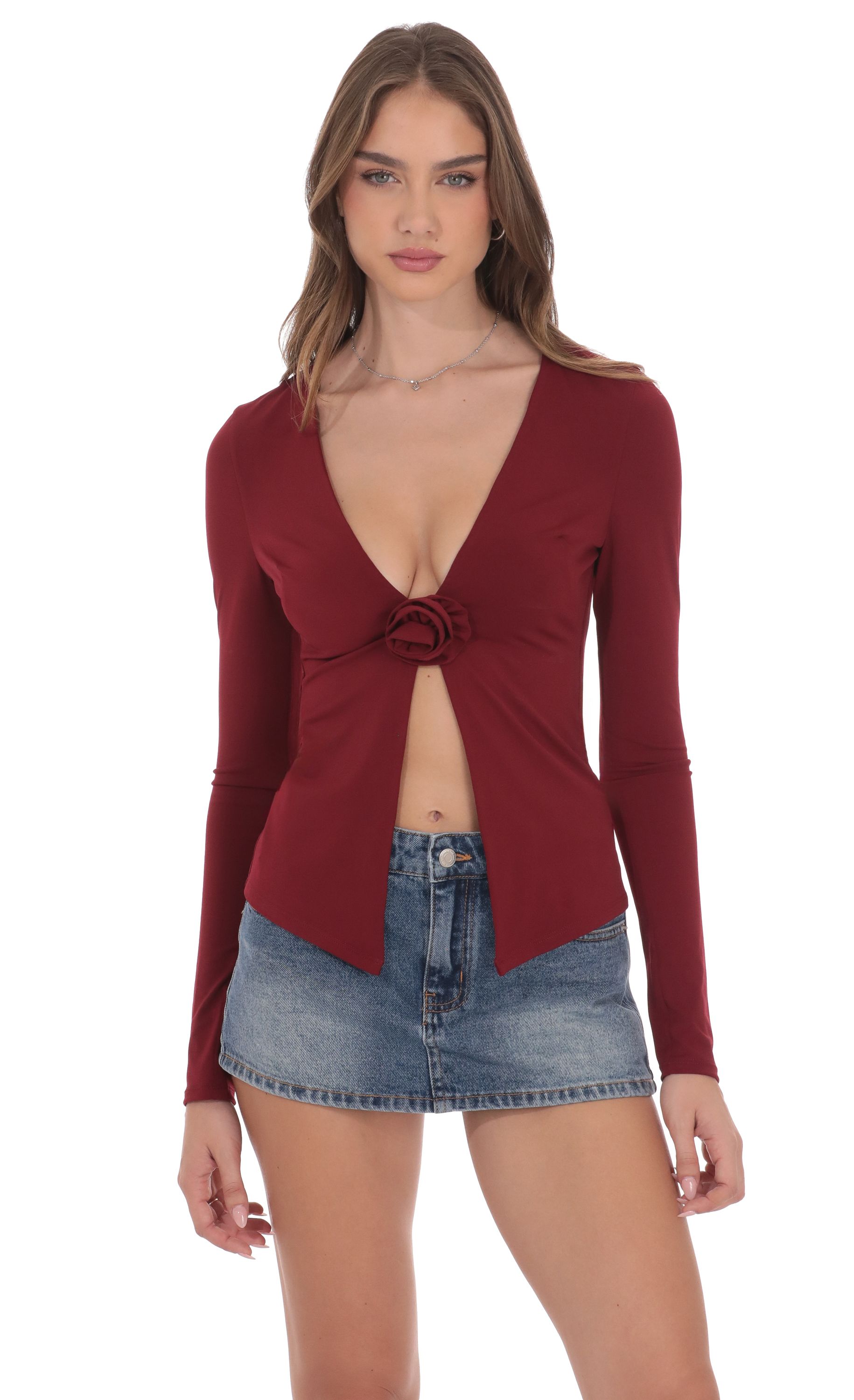 Топ с розой и летящими деталями бордовый