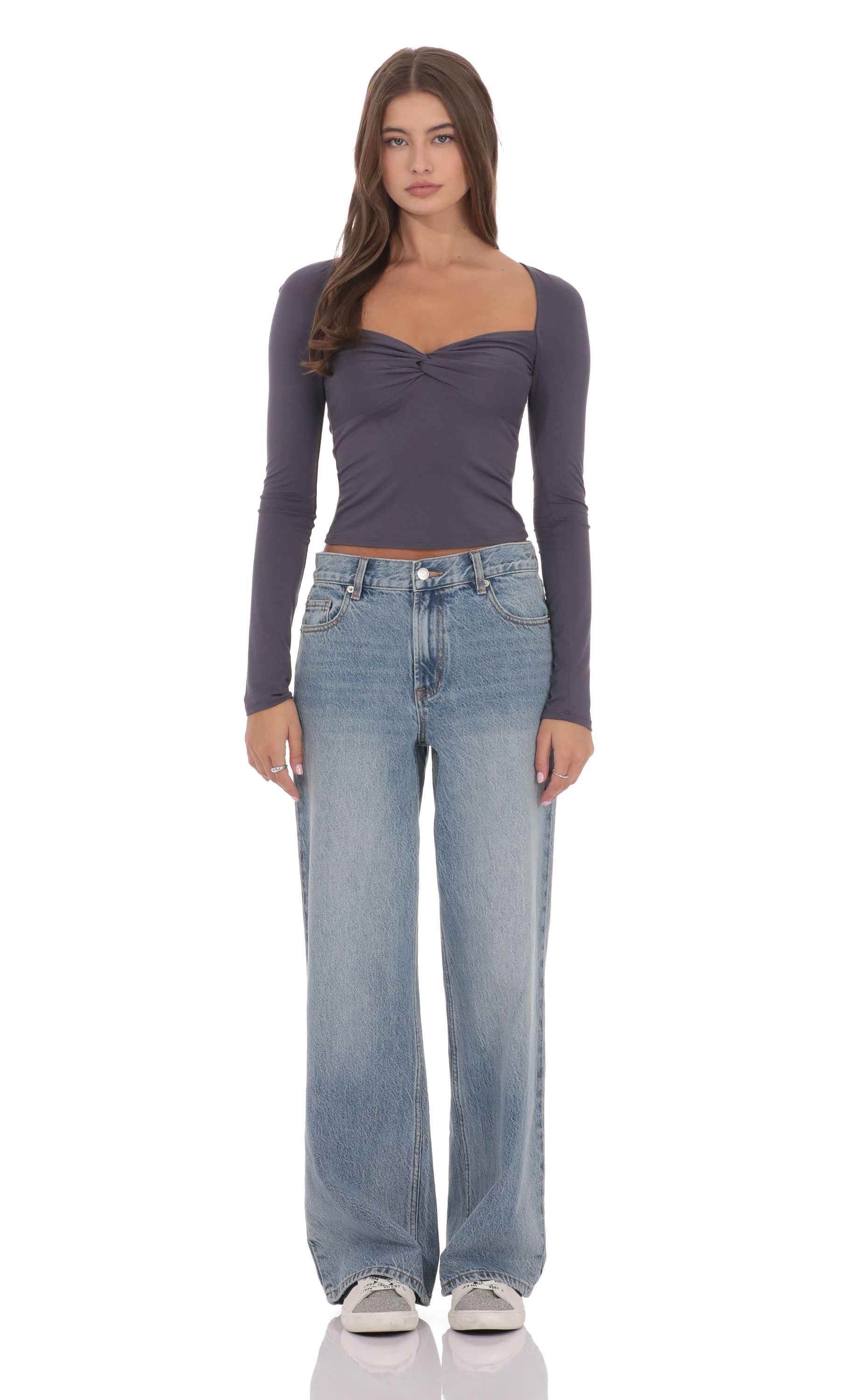 Джинсы с заниженной талией и свободным кроем